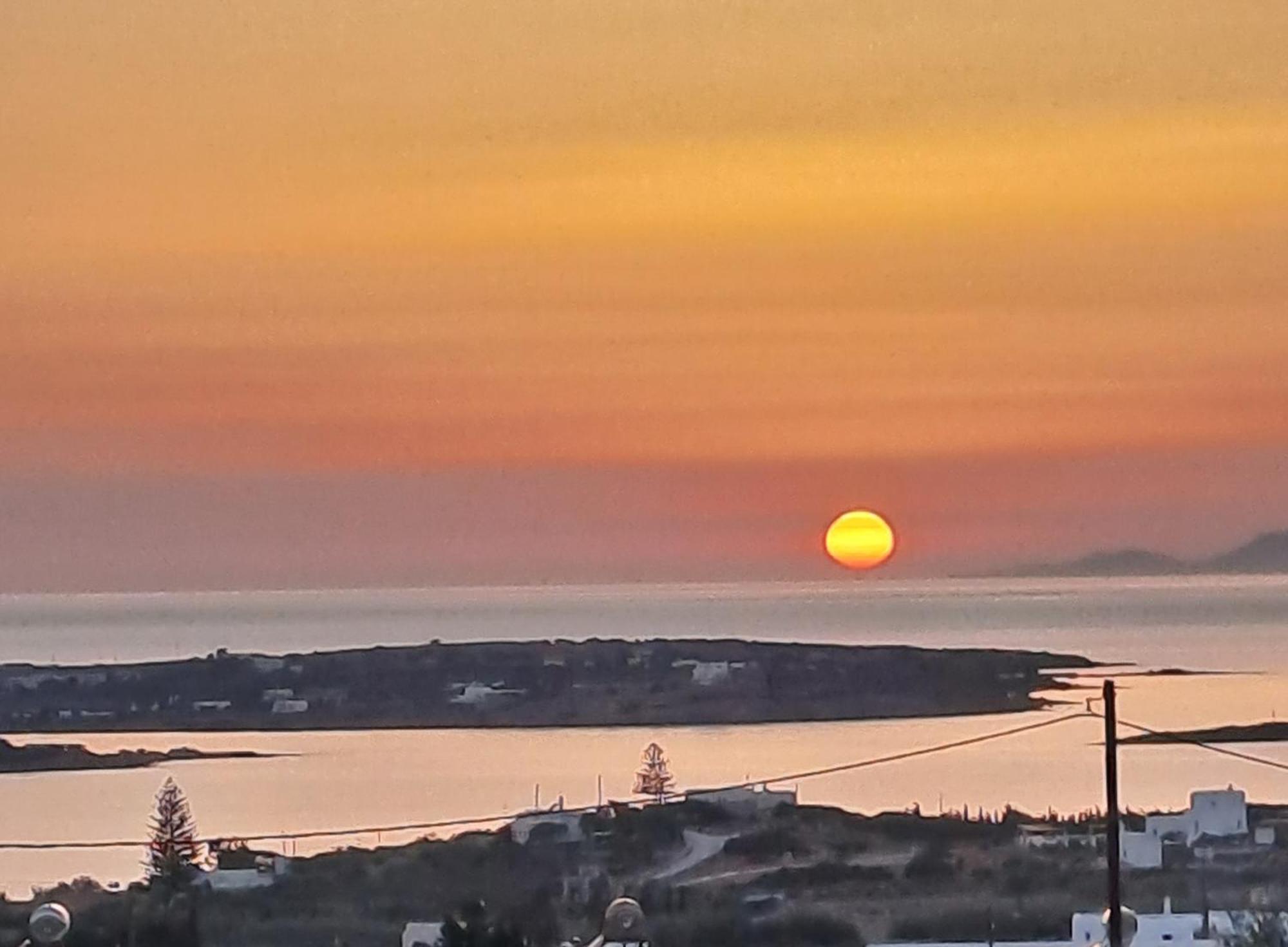 Traditional House Paros Sarakíniko Стая снимка
